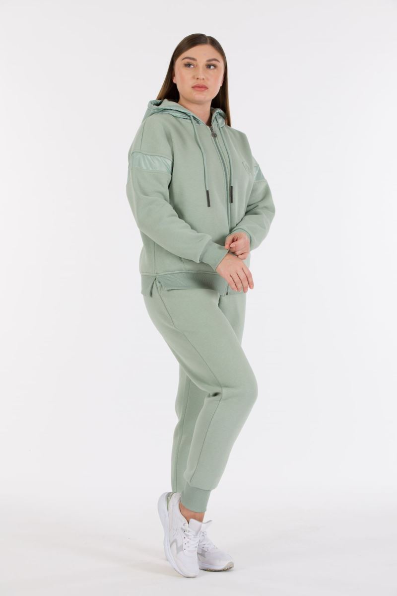 THREE YARN  TRACKSUIT