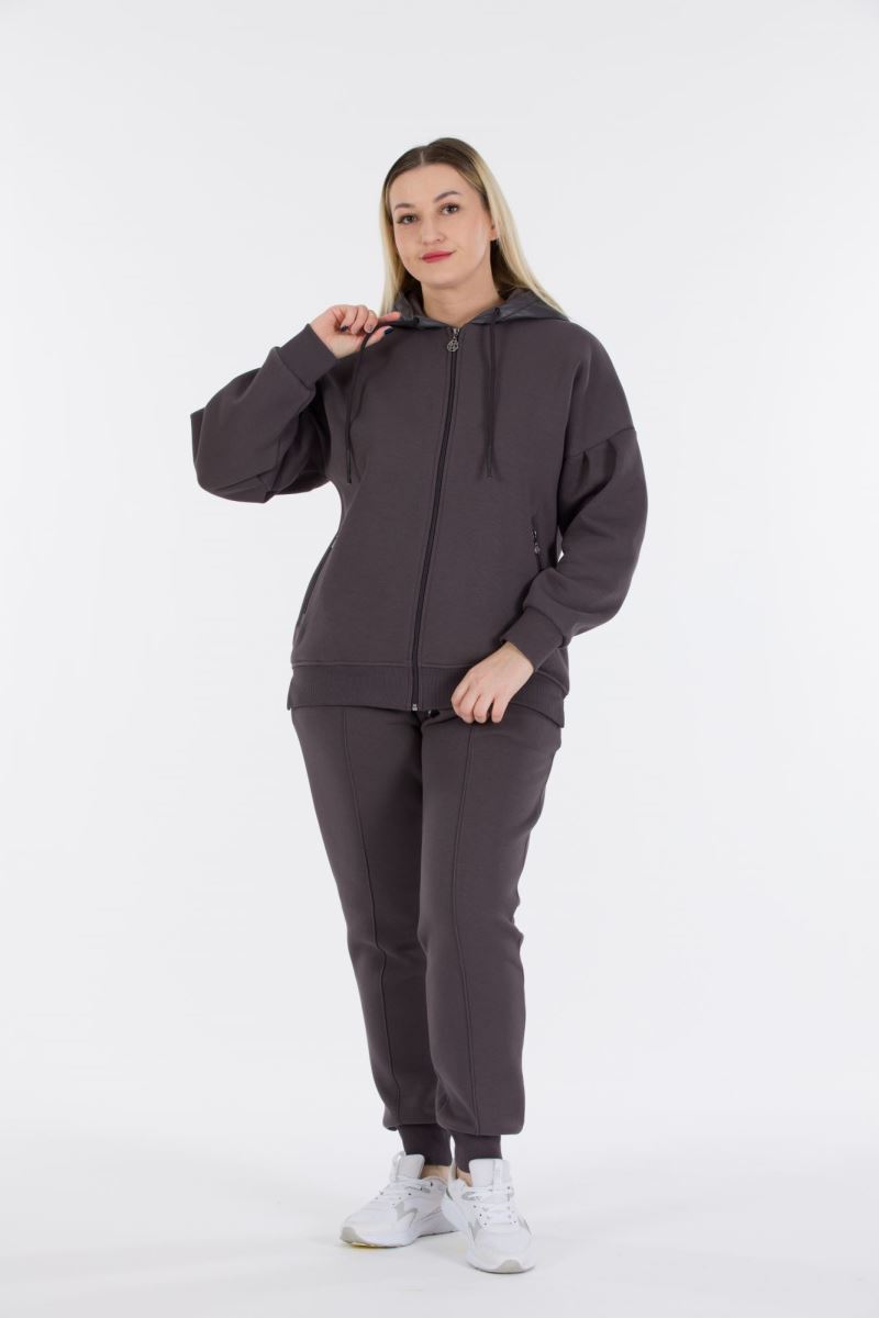 THREE YARN  TRACKSUIT