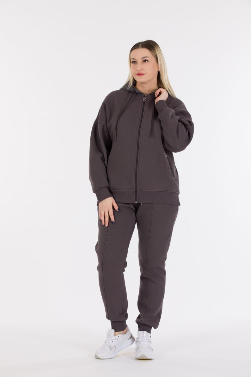 THREE YARN  TRACKSUIT