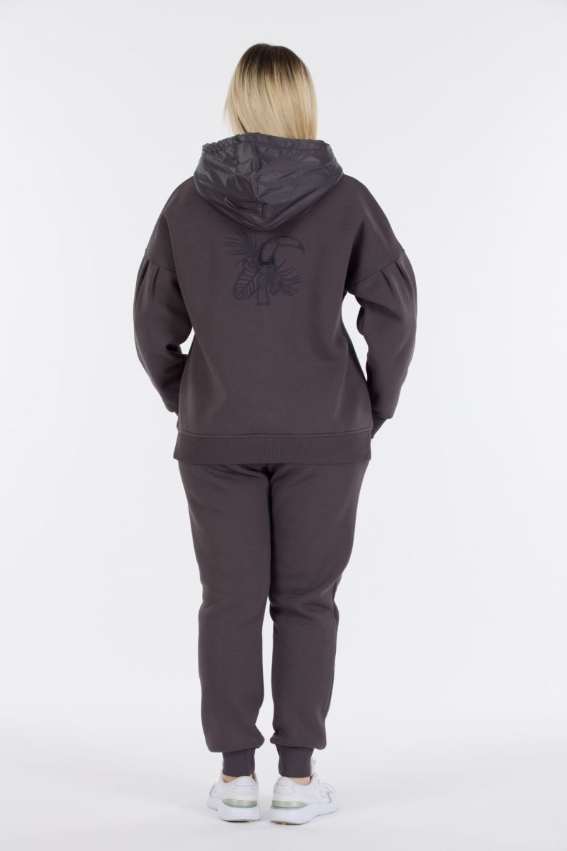 THREE YARN  TRACKSUIT