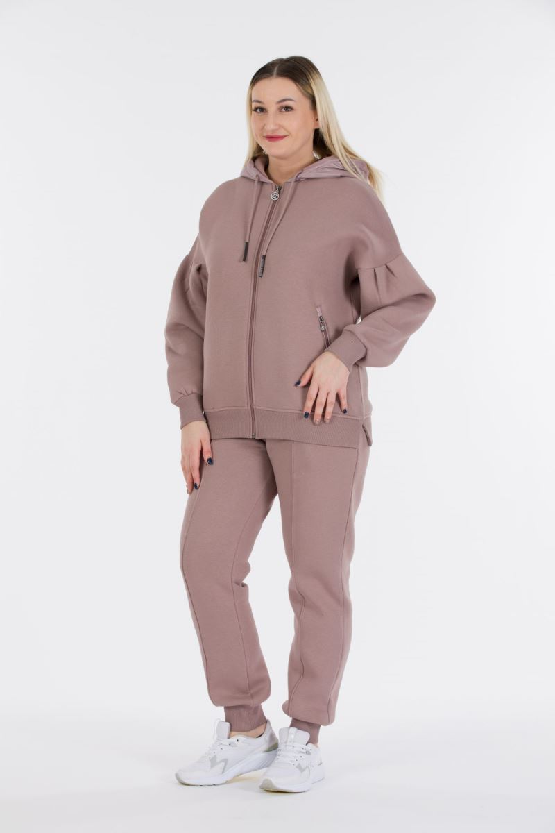 THREE YARN  TRACKSUIT