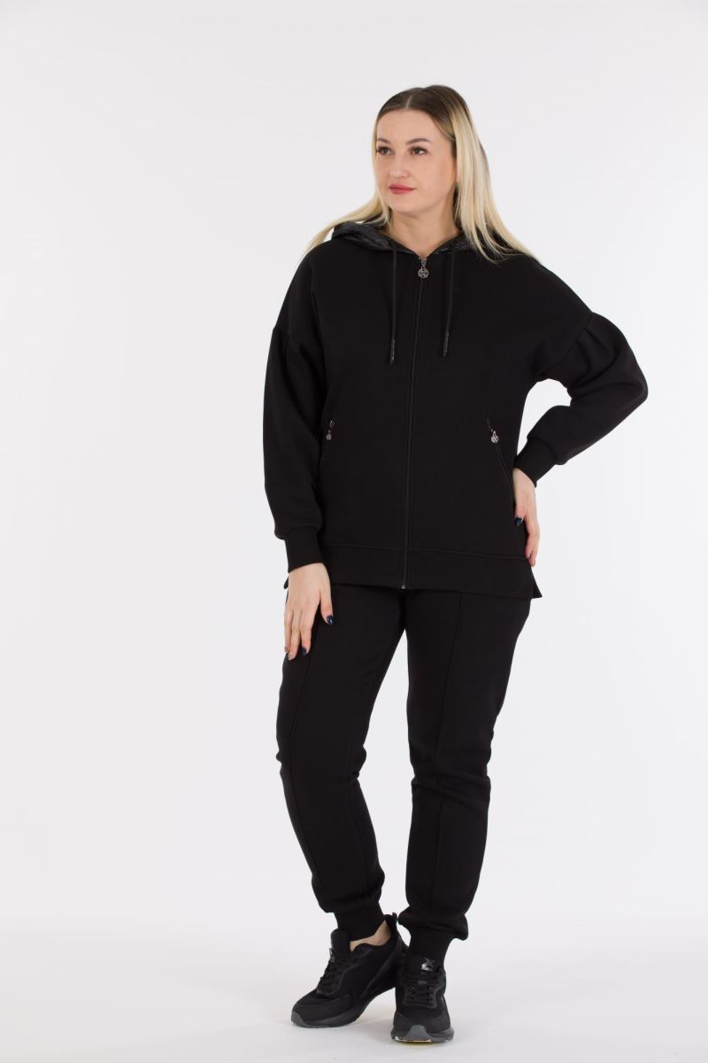 THREE YARN  TRACKSUIT