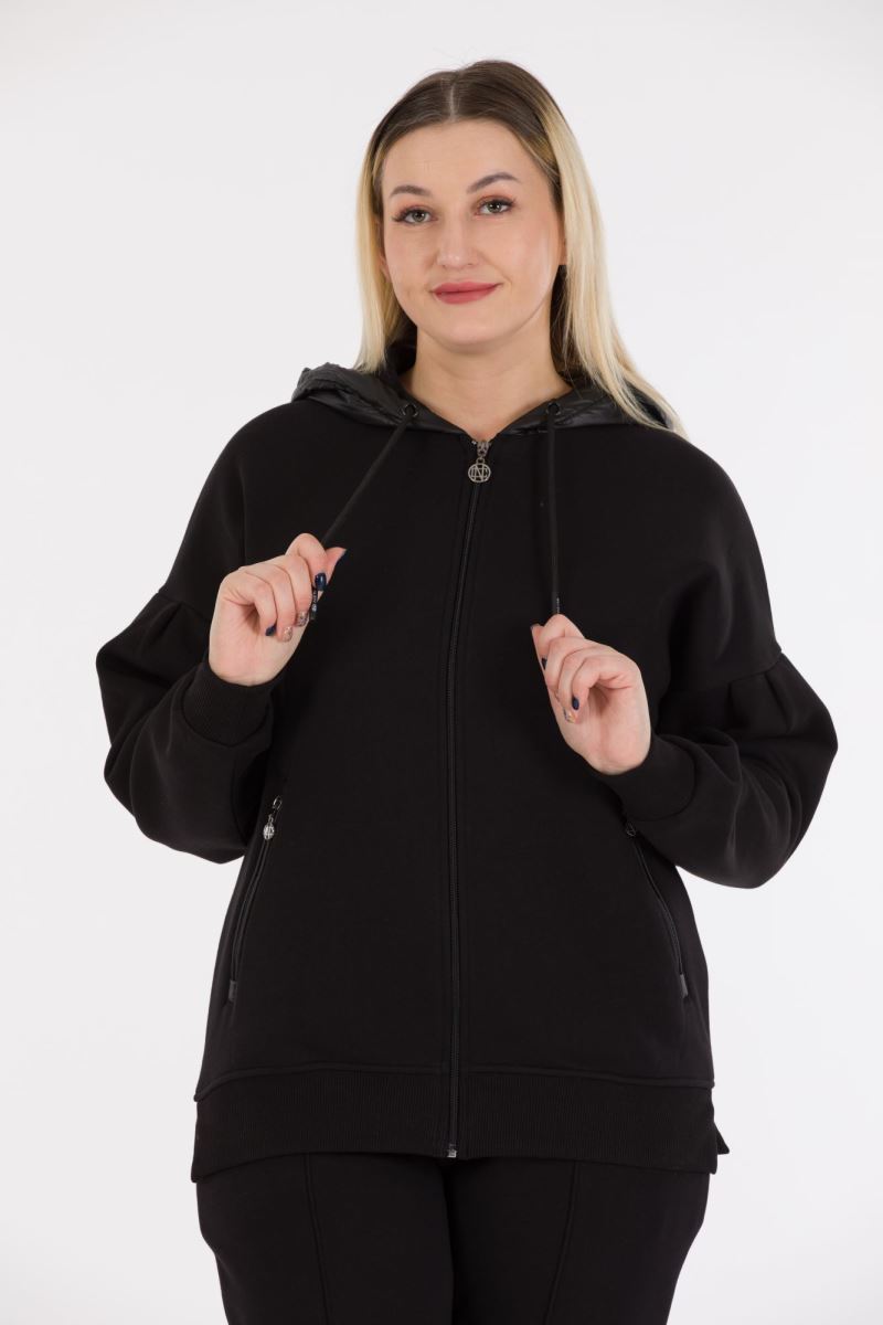 THREE YARN  TRACKSUIT