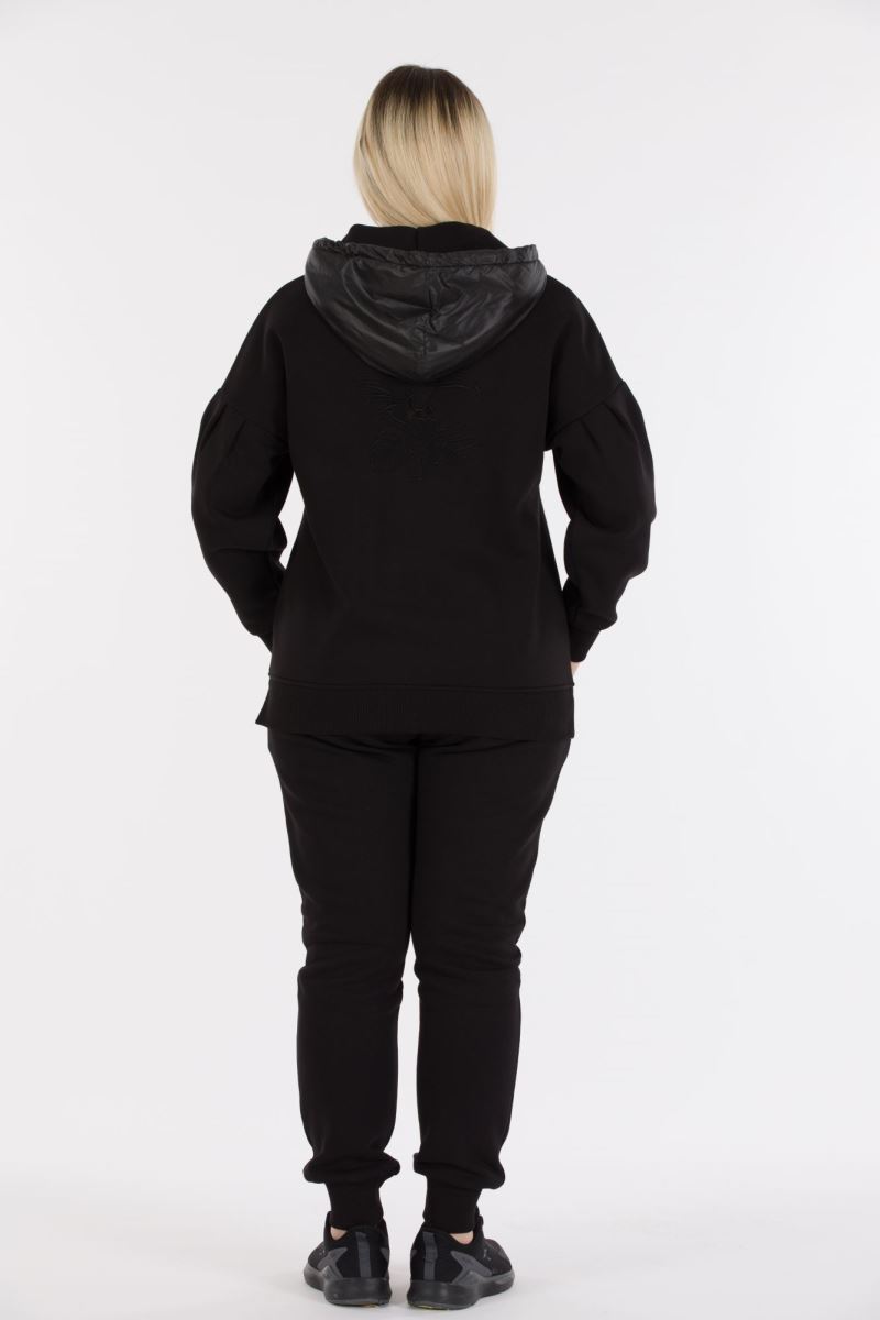 THREE YARN  TRACKSUIT