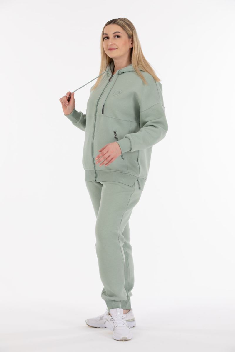 THREE YARN  TRACKSUIT