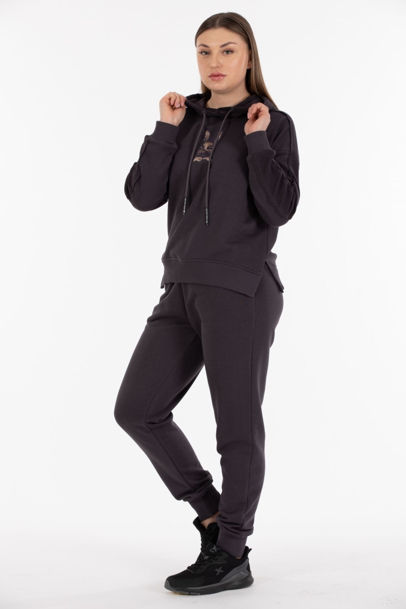 THREE YARN  TRACKSUIT
