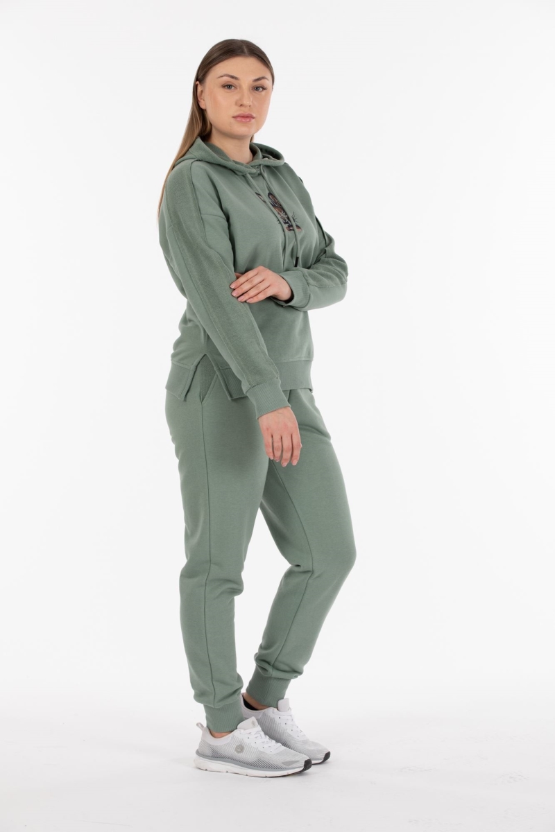 THREE YARN  TRACKSUIT