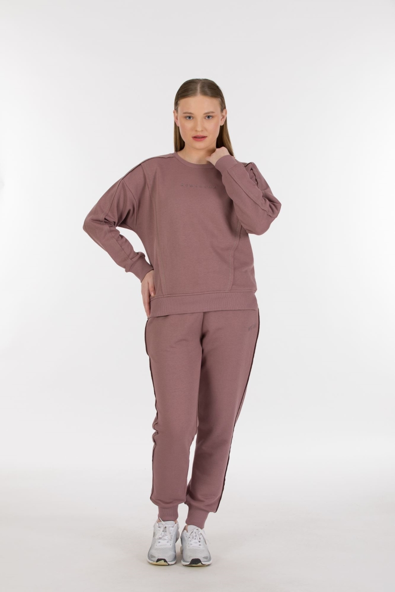 THREE YARN  TRACKSUIT