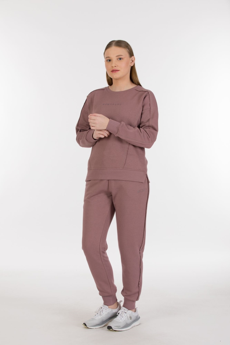 THREE YARN  TRACKSUIT