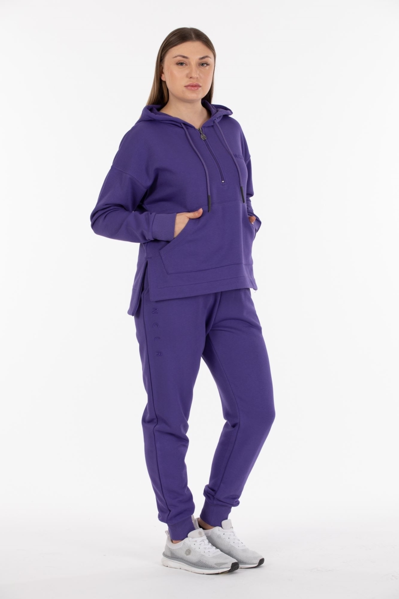 THREE YARN  TRACKSUIT