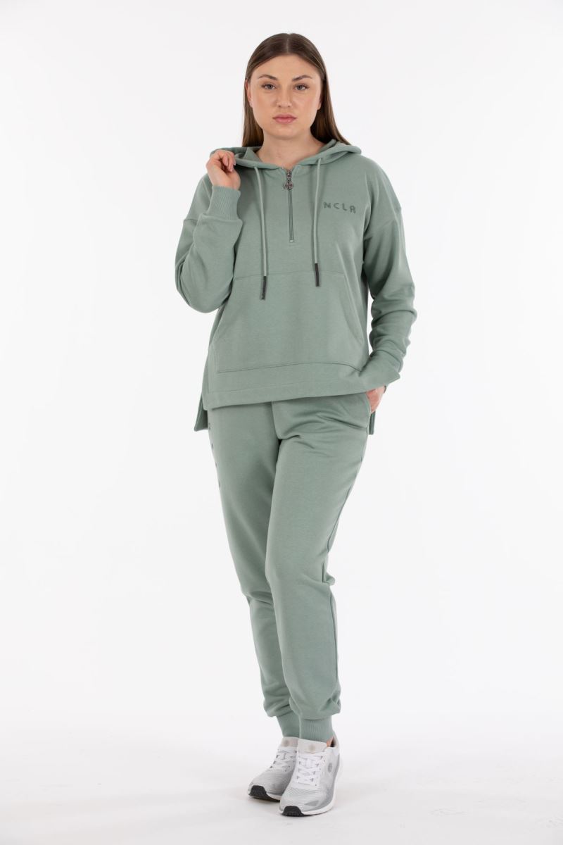 THREE YARN  TRACKSUIT