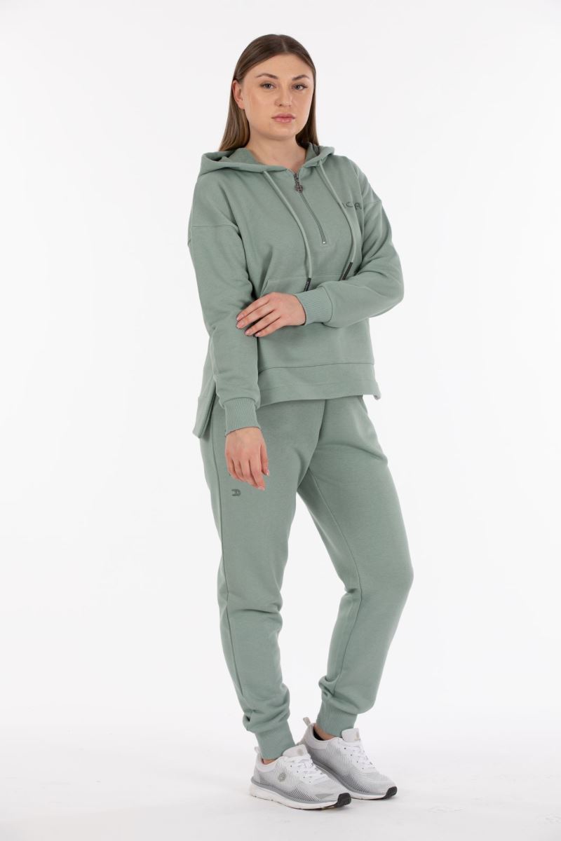 THREE YARN  TRACKSUIT