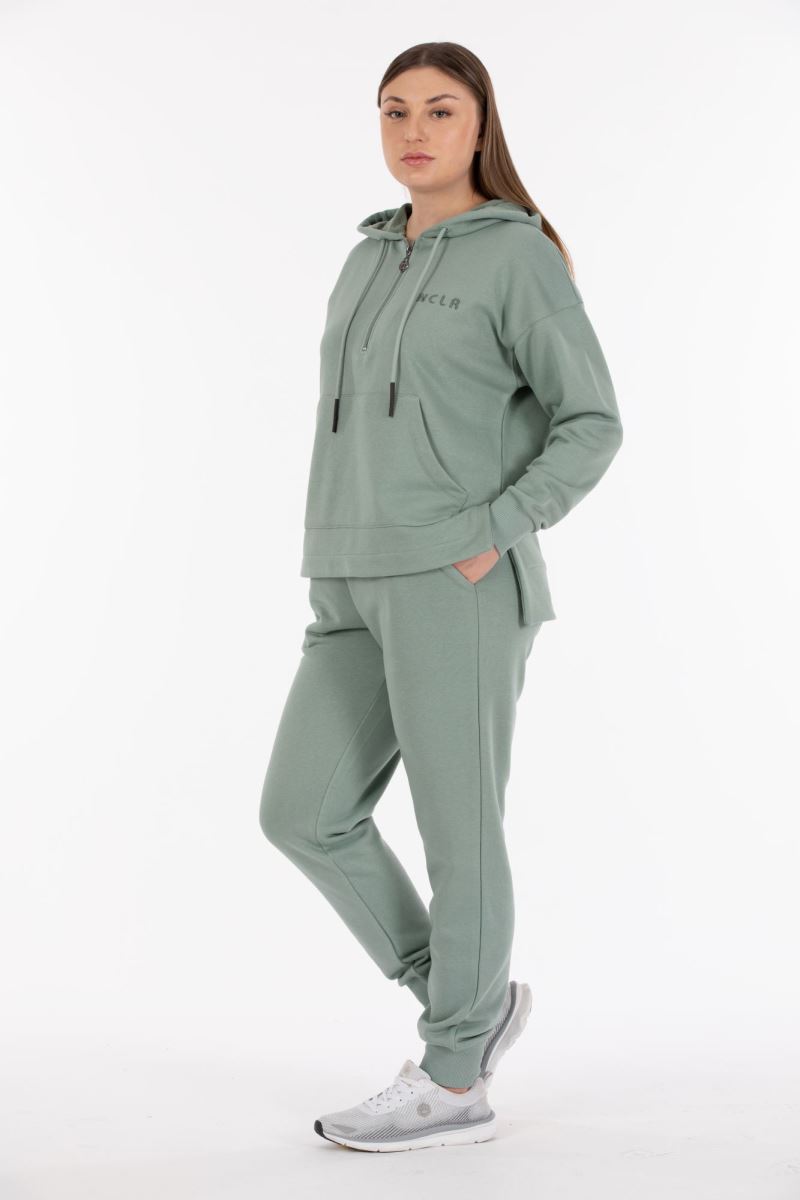 THREE YARN  TRACKSUIT