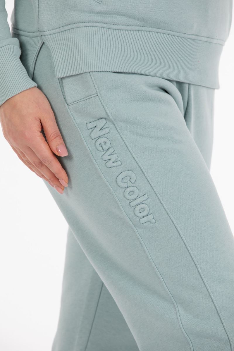 THREE YARN  TRACKSUIT