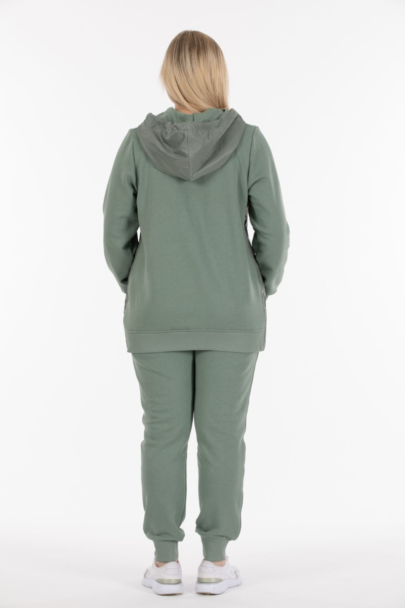 THREE YARN  TRACKSUIT