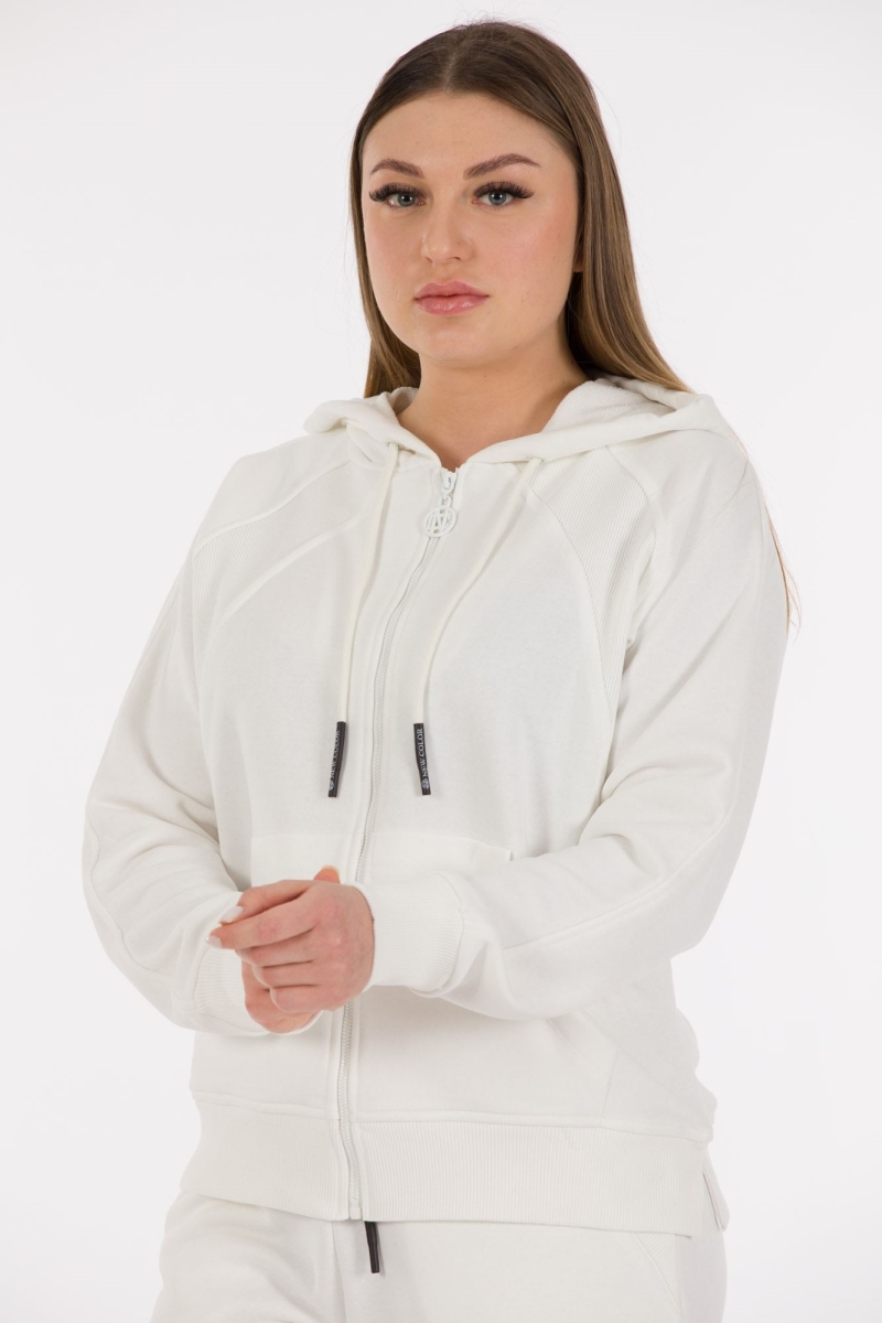 THREE YARN  TRACKSUIT