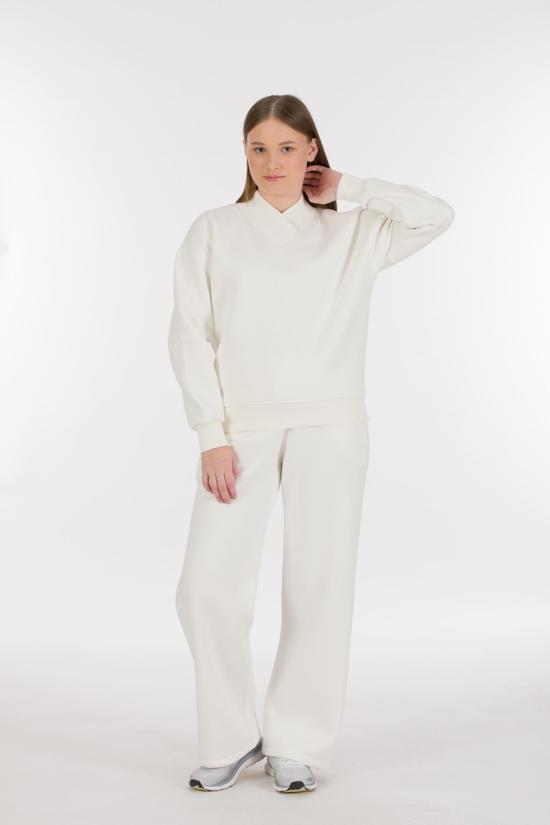 THREE YARN  TRACKSUIT