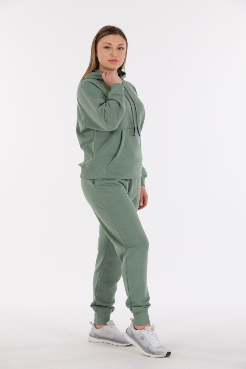 THREE YARN TRACKSUIT