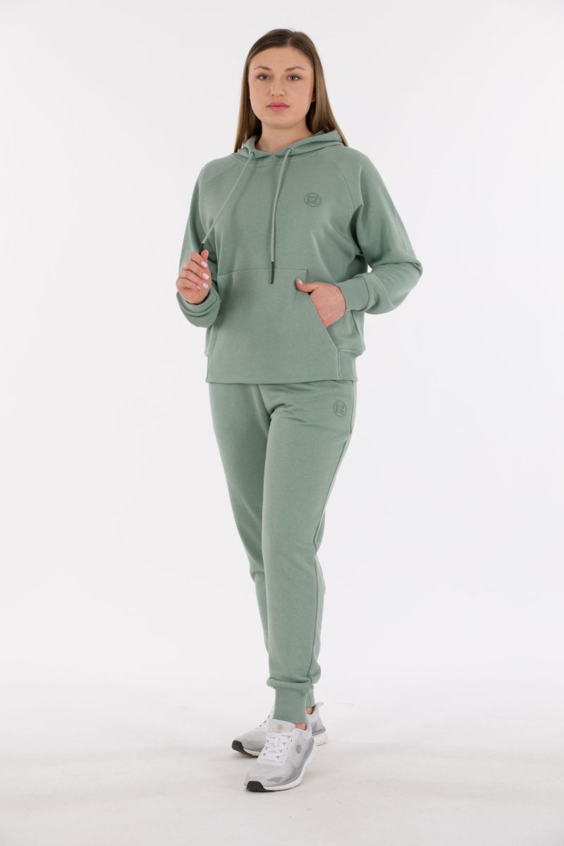THREE YARN TRACKSUIT