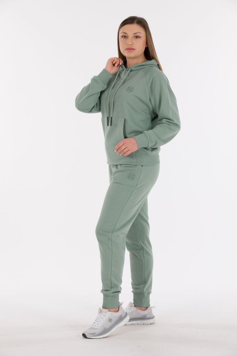 THREE YARN TRACKSUIT