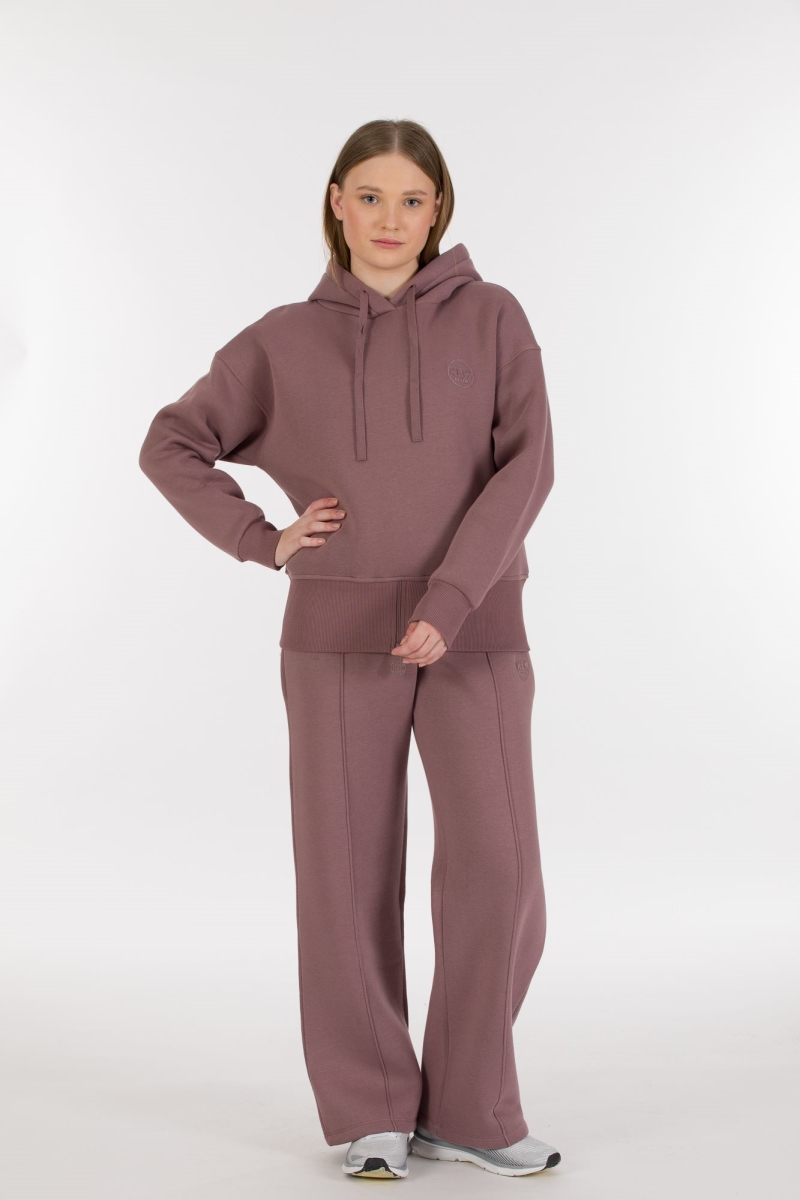 THREE YARN TRACKSUIT