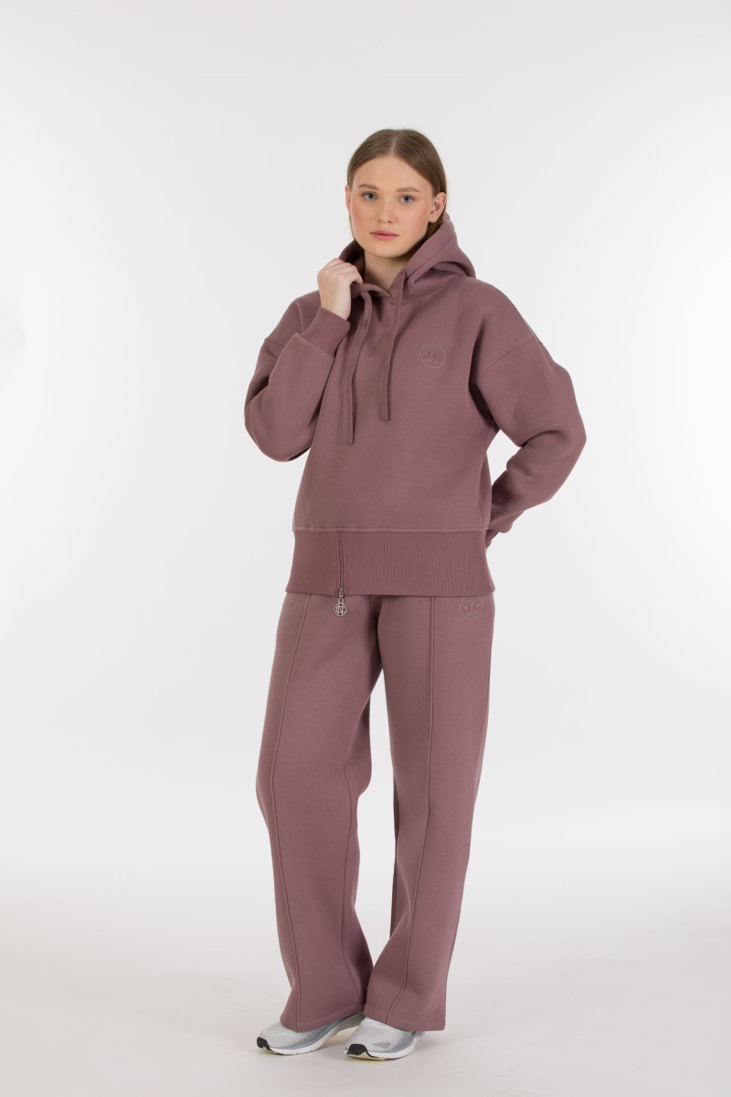 THREE YARN TRACKSUIT