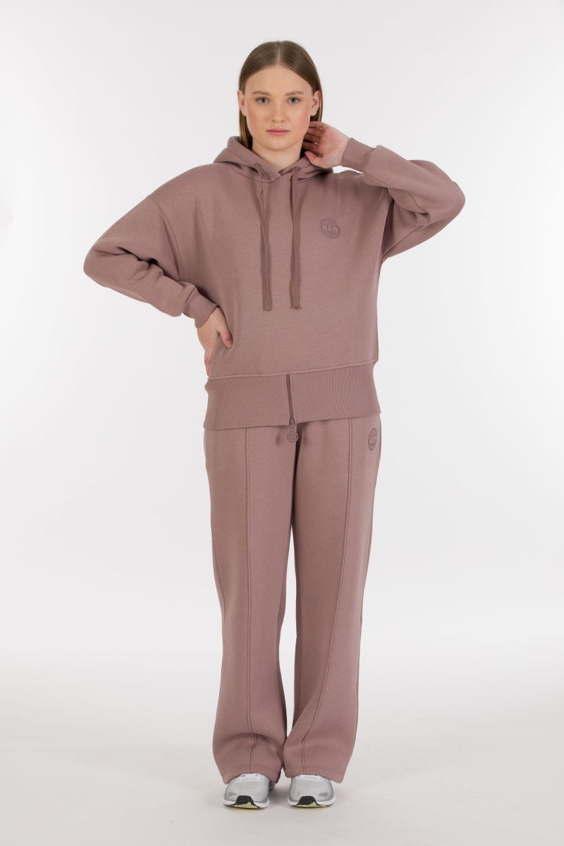 THREE YARN TRACKSUIT