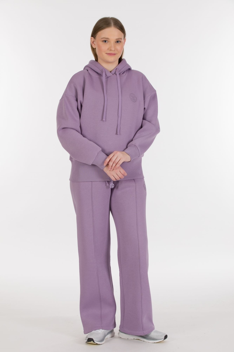 THREE YARN TRACKSUIT
