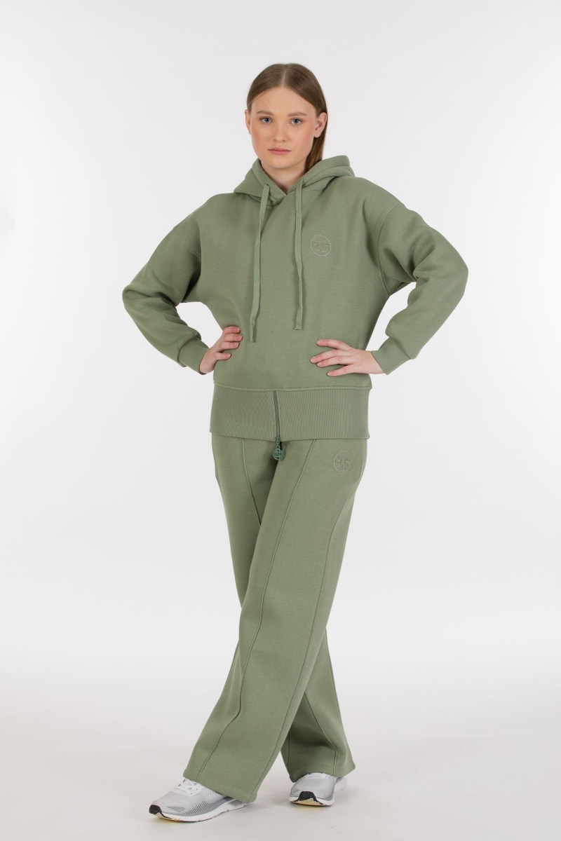 THREE YARN TRACKSUIT