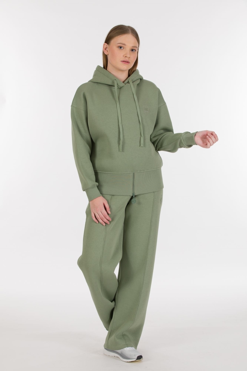 THREE YARN TRACKSUIT