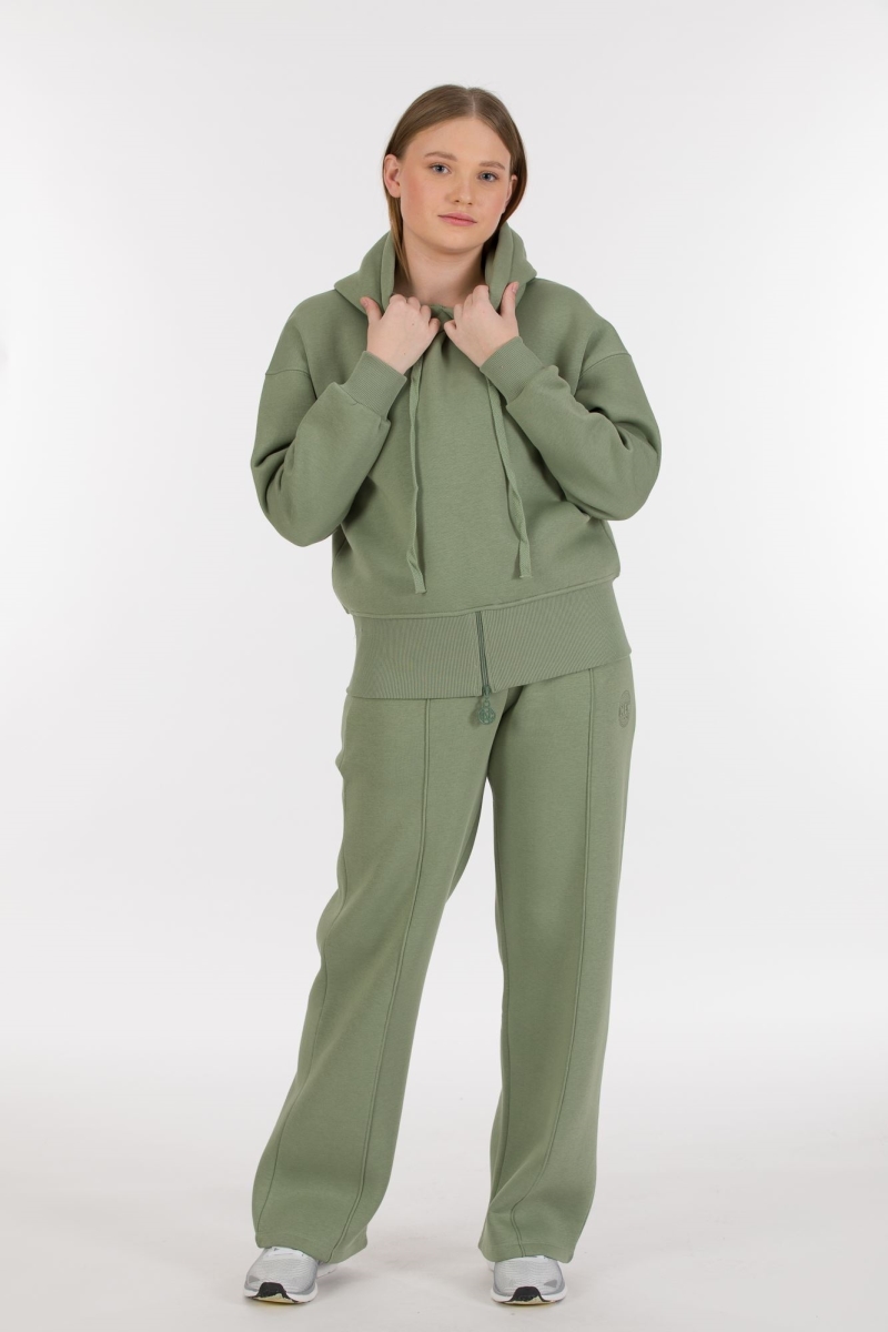 THREE YARN TRACKSUIT