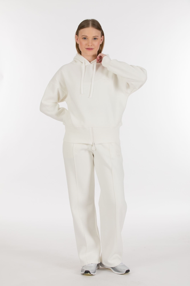 THREE YARN TRACKSUIT