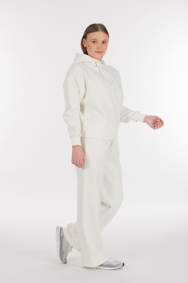 THREE YARN TRACKSUIT