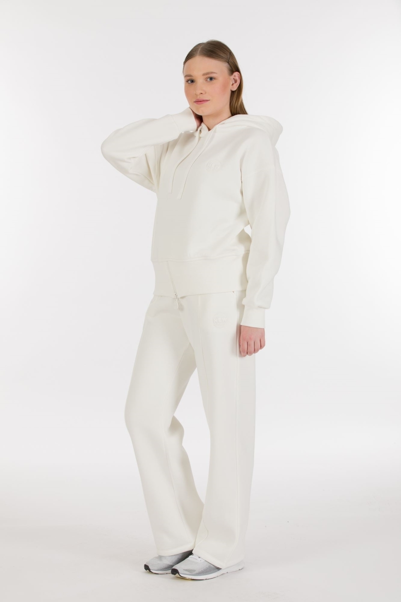 THREE YARN TRACKSUIT