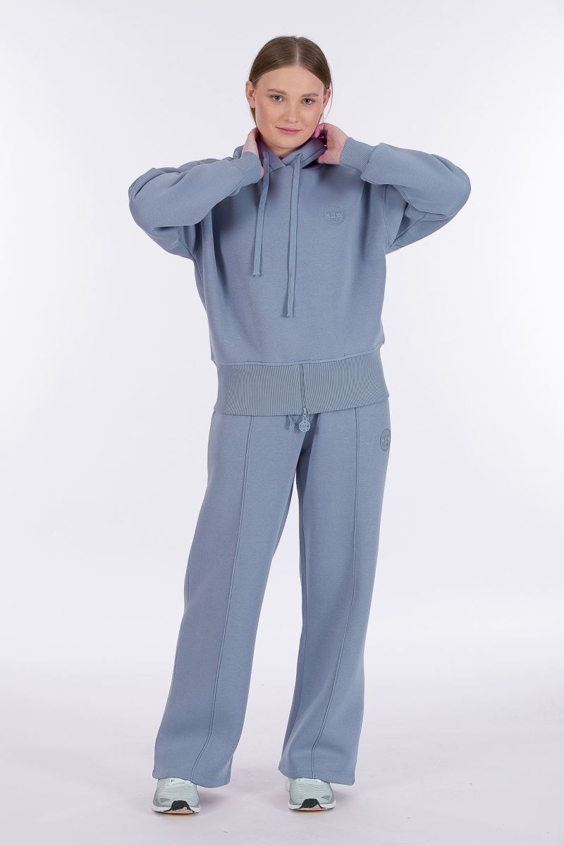 THREE YARN TRACKSUIT