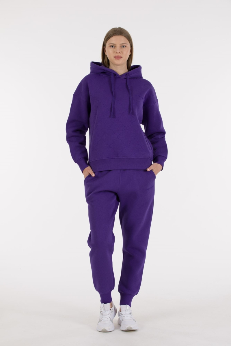 THREE YARN TRACKSUIT
