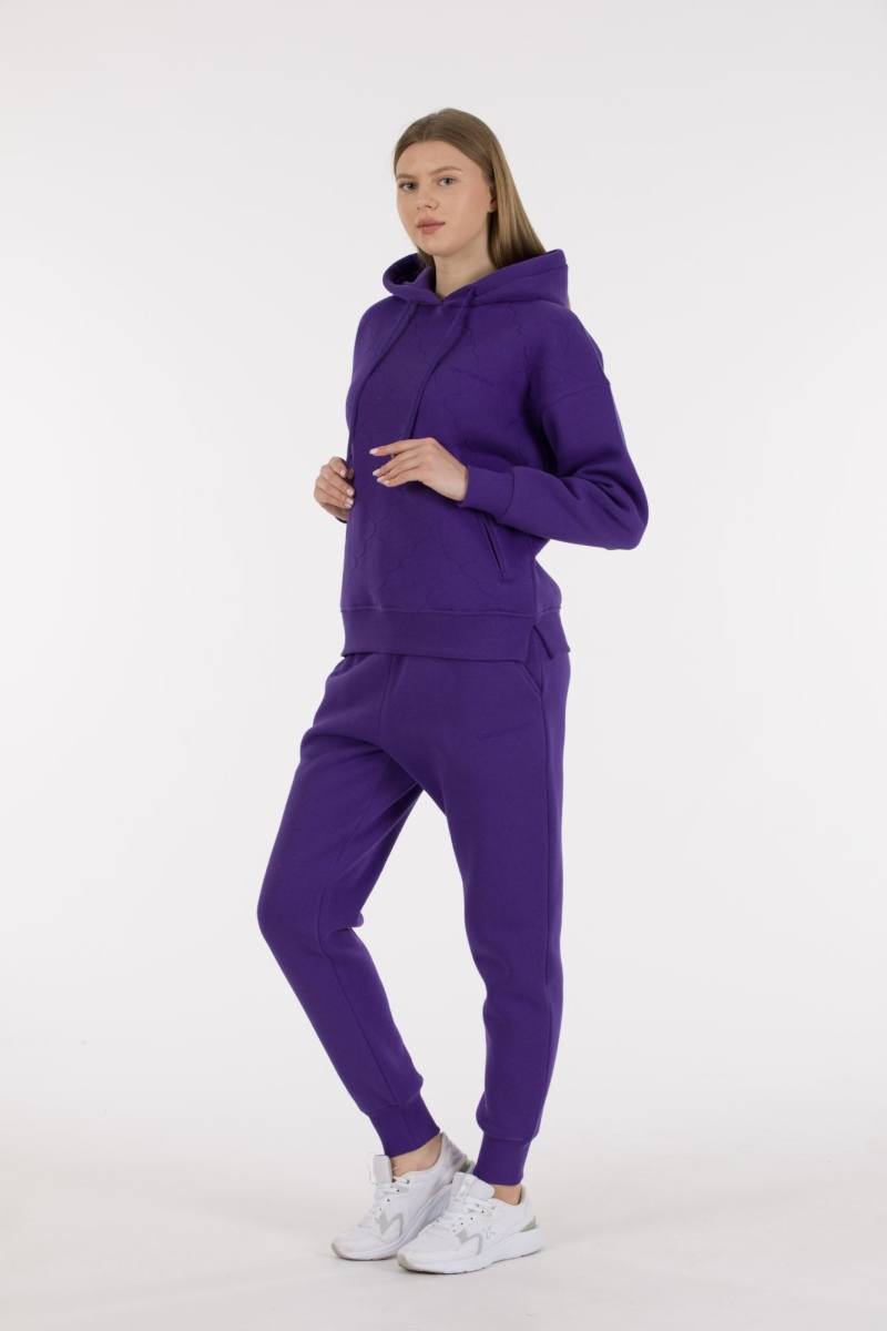 THREE YARN TRACKSUIT
