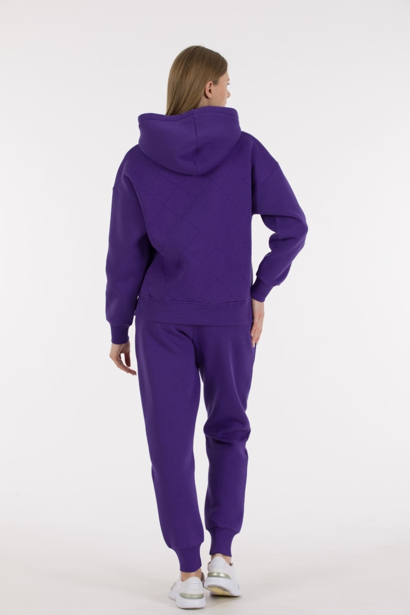 THREE YARN TRACKSUIT