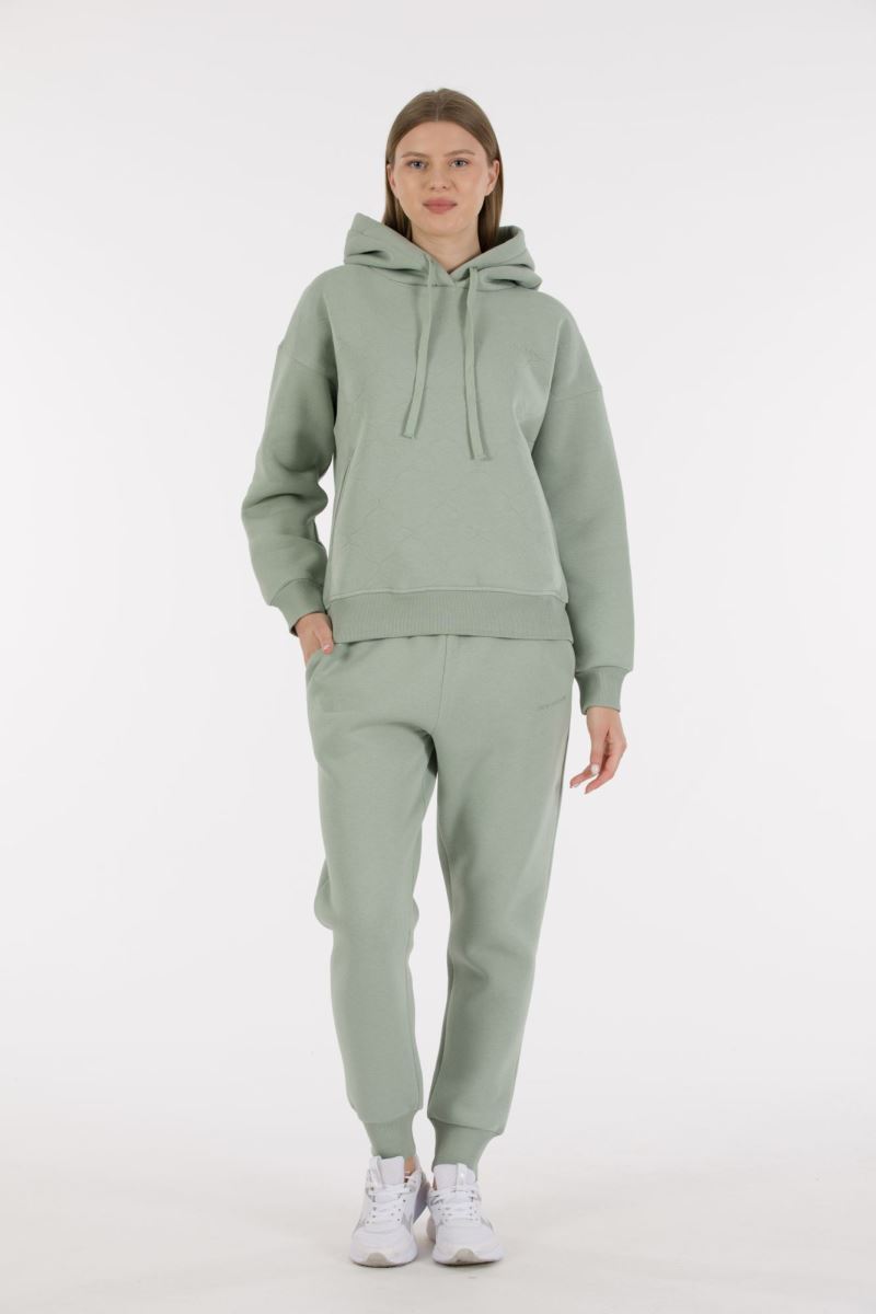 THREE YARN TRACKSUIT
