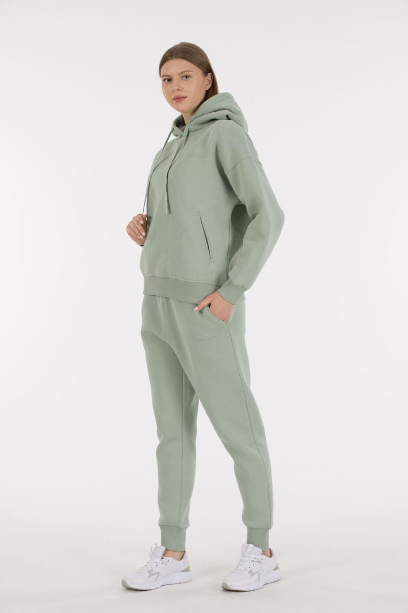 THREE YARN TRACKSUIT