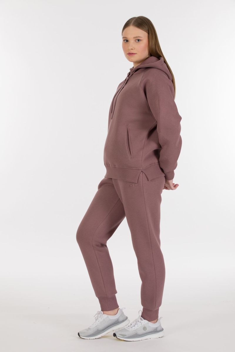 THREE YARN TRACKSUIT