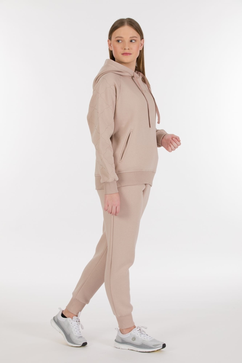 THREE YARN TRACKSUIT
