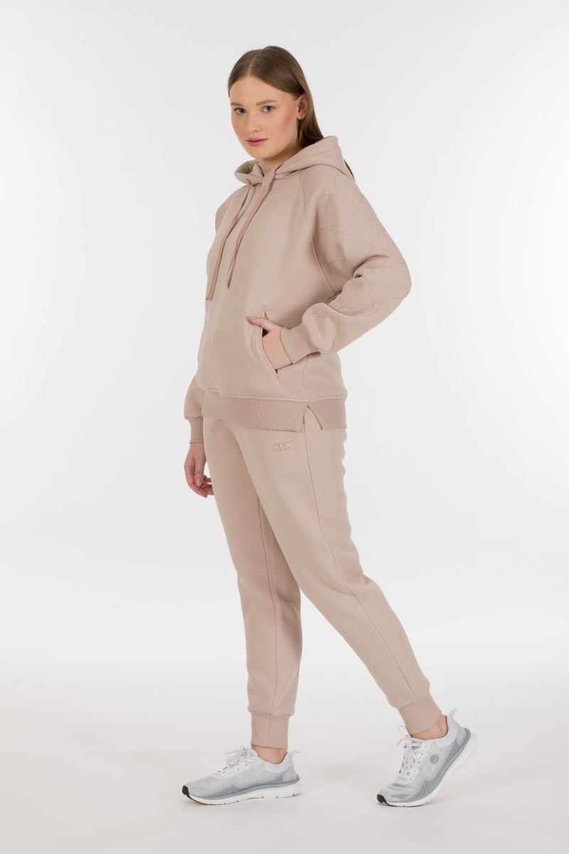 THREE YARN TRACKSUIT