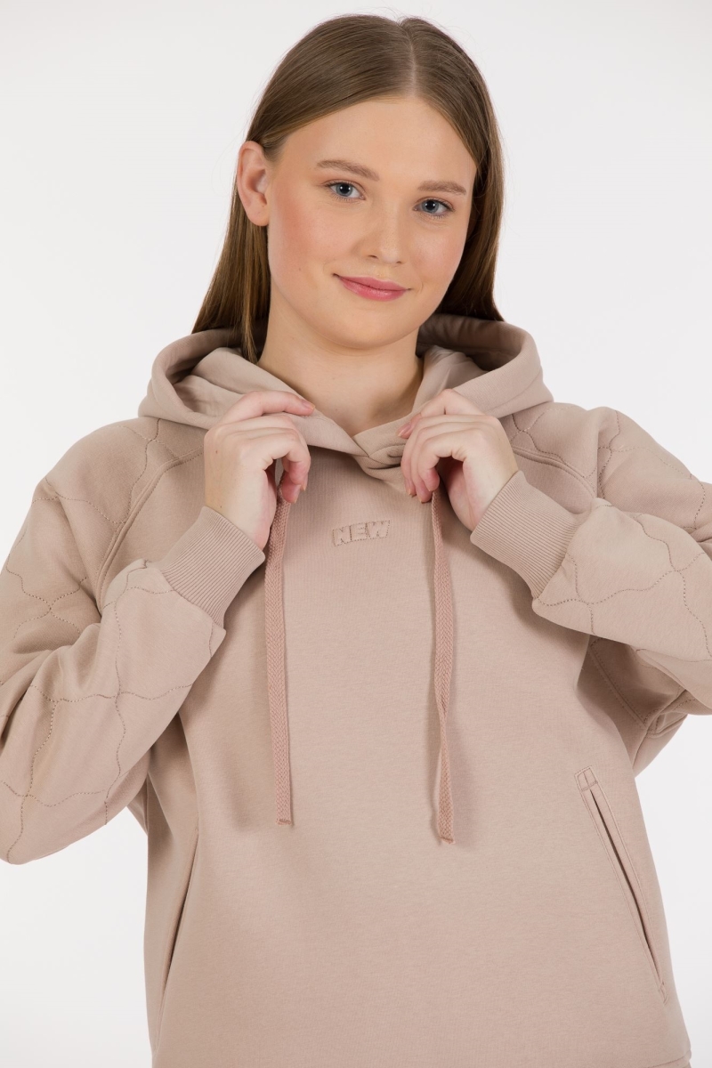 THREE YARN TRACKSUIT