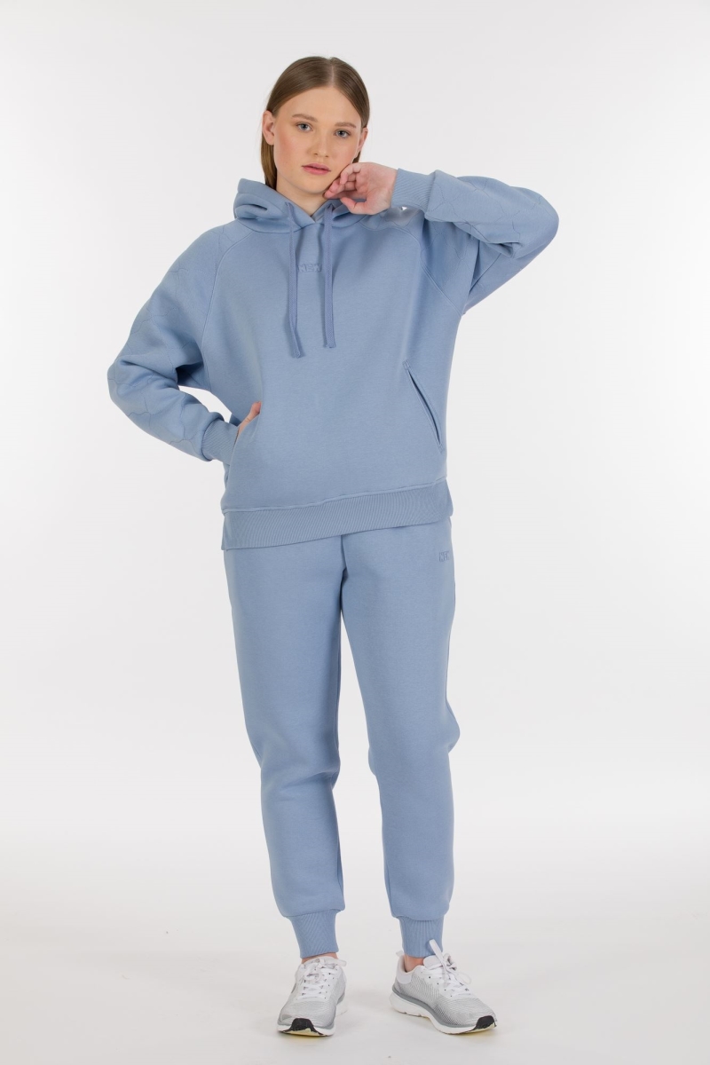 THREE YARN TRACKSUIT