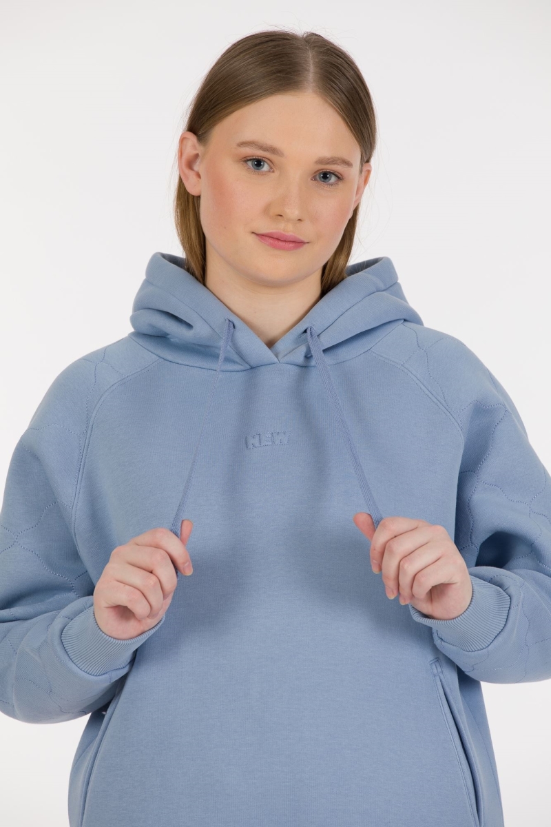 THREE YARN TRACKSUIT