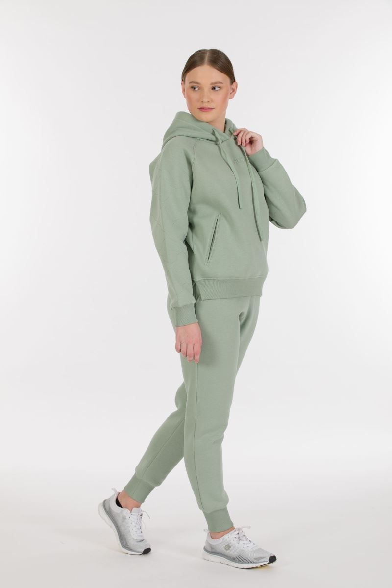 THREE YARN TRACKSUIT