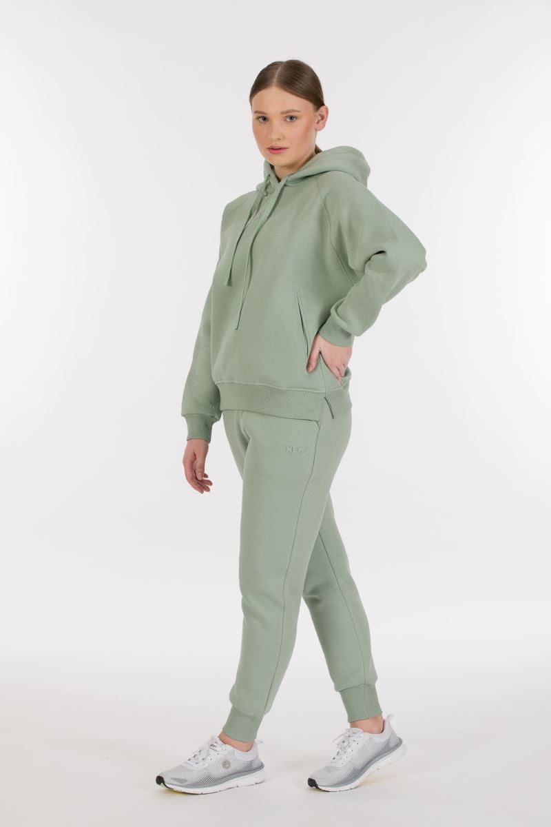THREE YARN TRACKSUIT