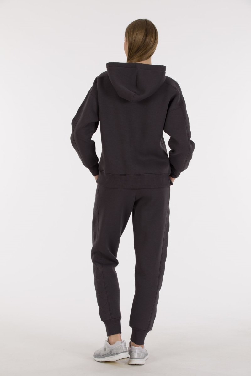 THREE YARN TRACKSUIT