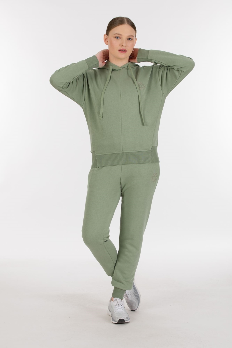 THREE YARN TRACKSUIT